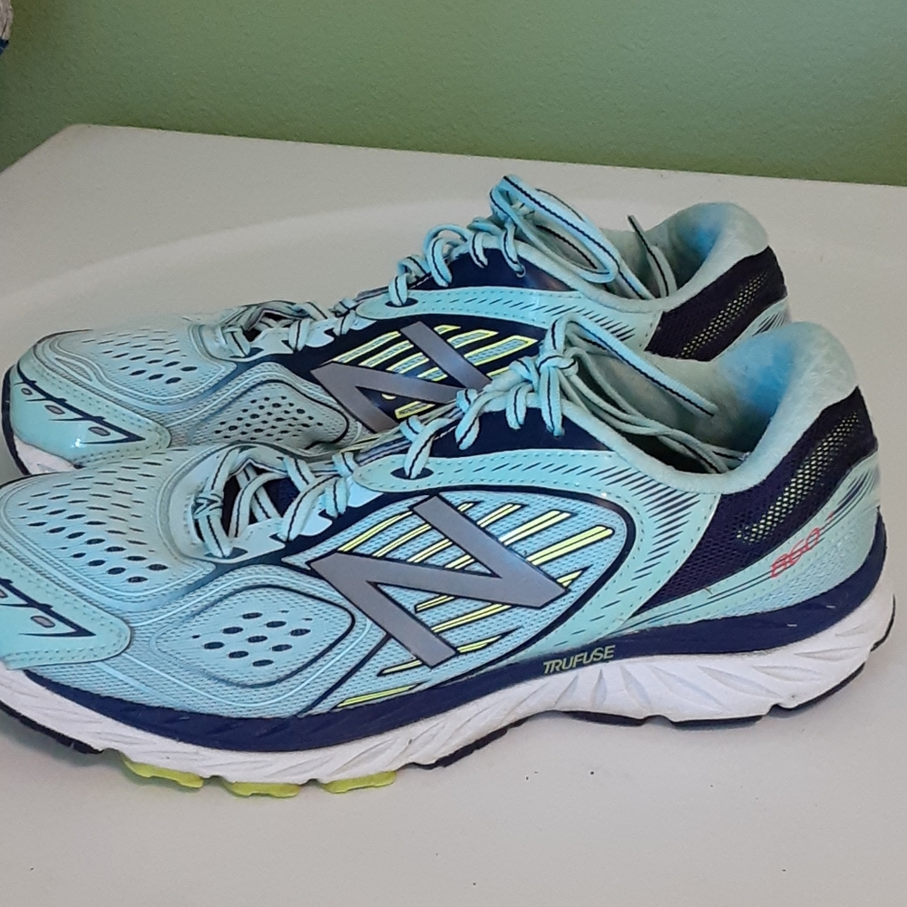 Women's New Balance 860v7